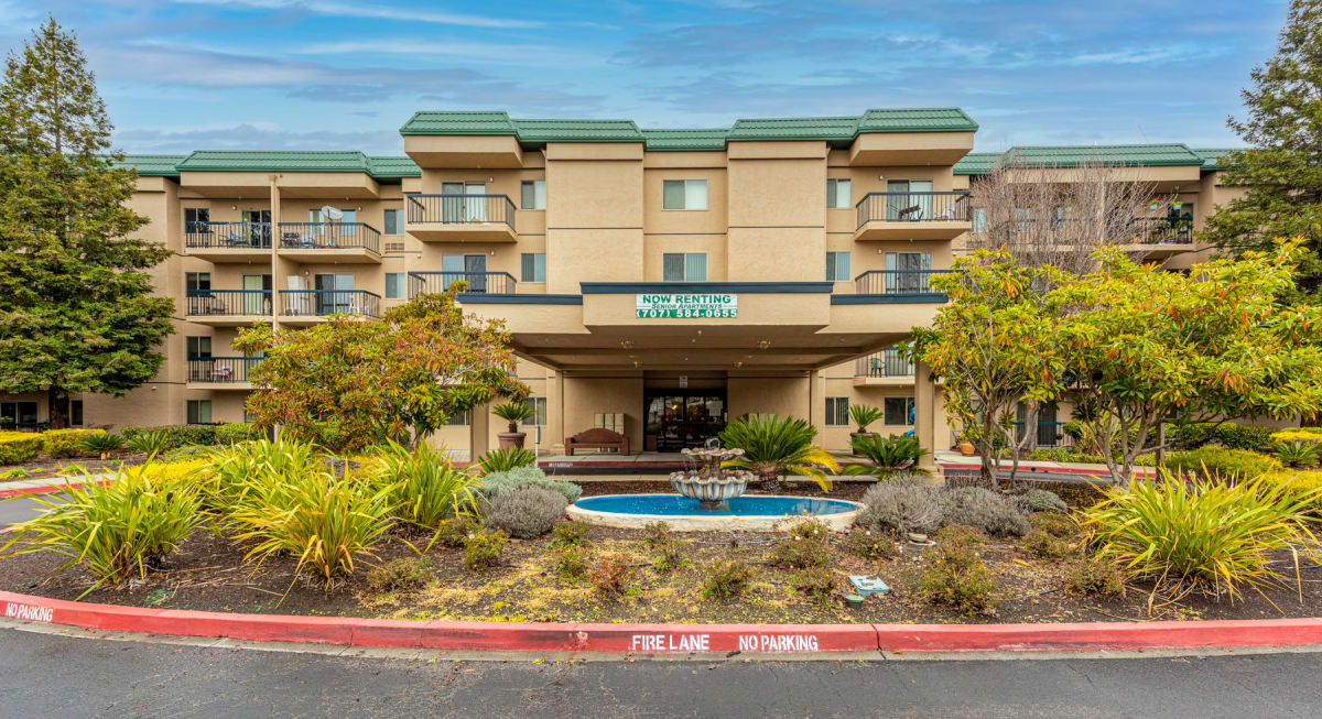 Active Adult Living in Rohnert Park Altamont Apartments Photos